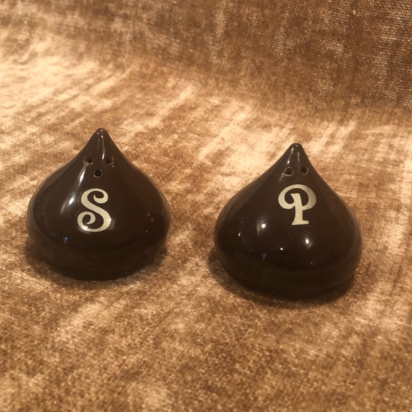 Vintage Hershey Kisses Salt and Pepper Shakers Hersheys Park Unique Valentines - Picture 1 of 9